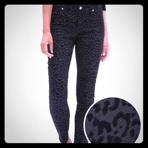 Mid-rise leopard print jeans